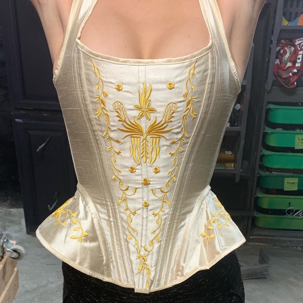 totally new, incredible confort for a corsette